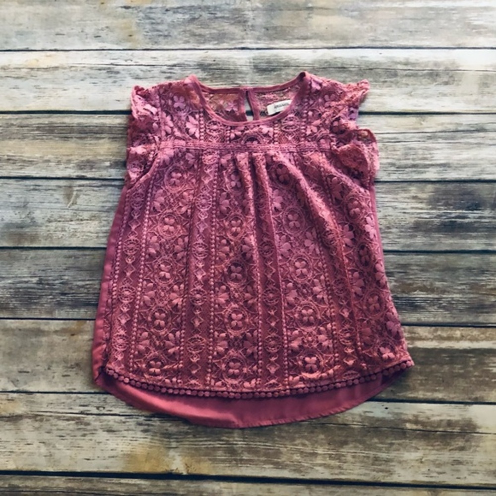 38. Girls adorable lacy pink blouse! Size 8